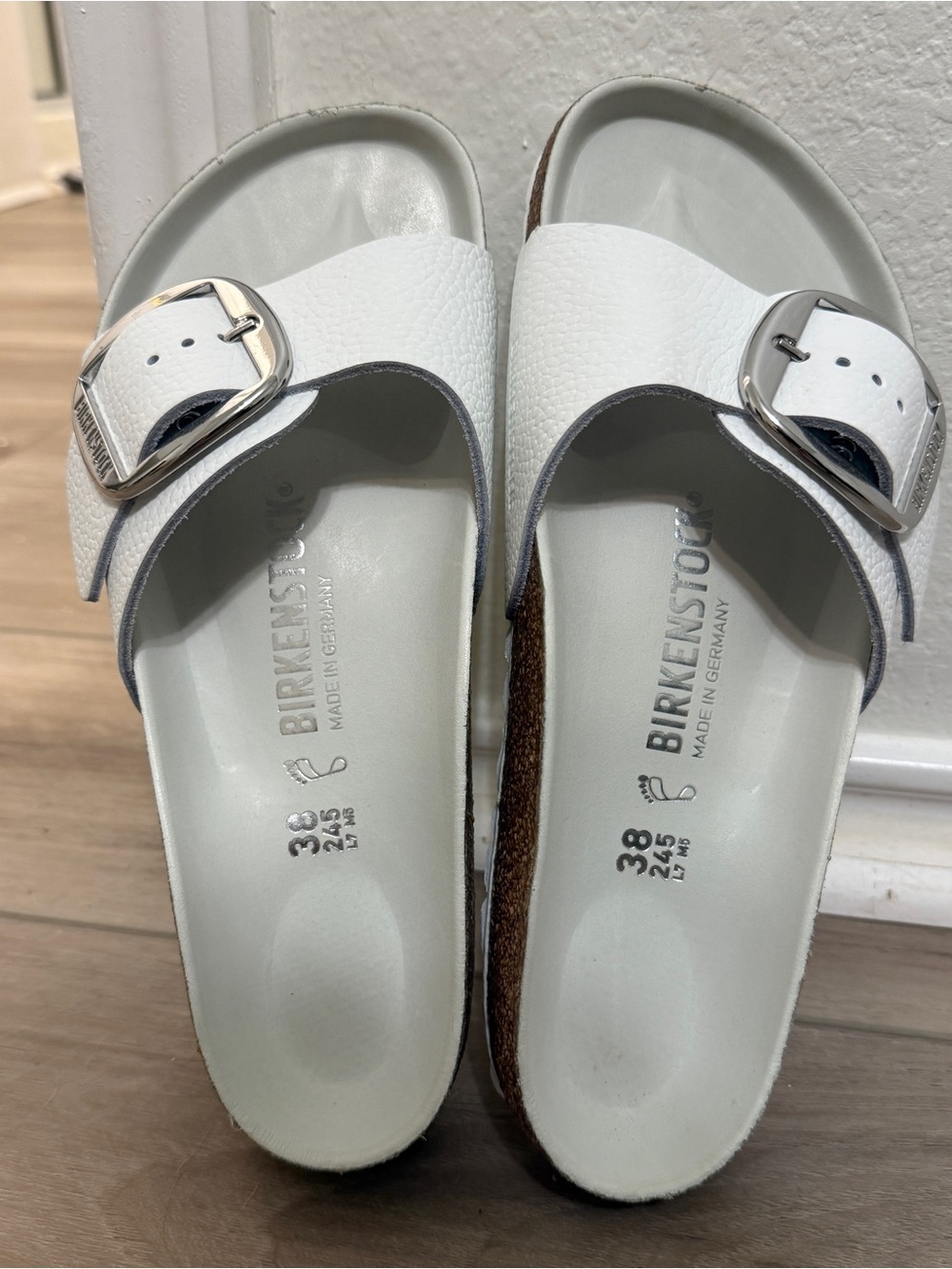 🦋 Birkenstock| EUC Madrid Big Buckle White Leather Sandals 38 - Picture 4 of 7